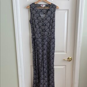 Sleeveless navy and White Patterned jumpsuit